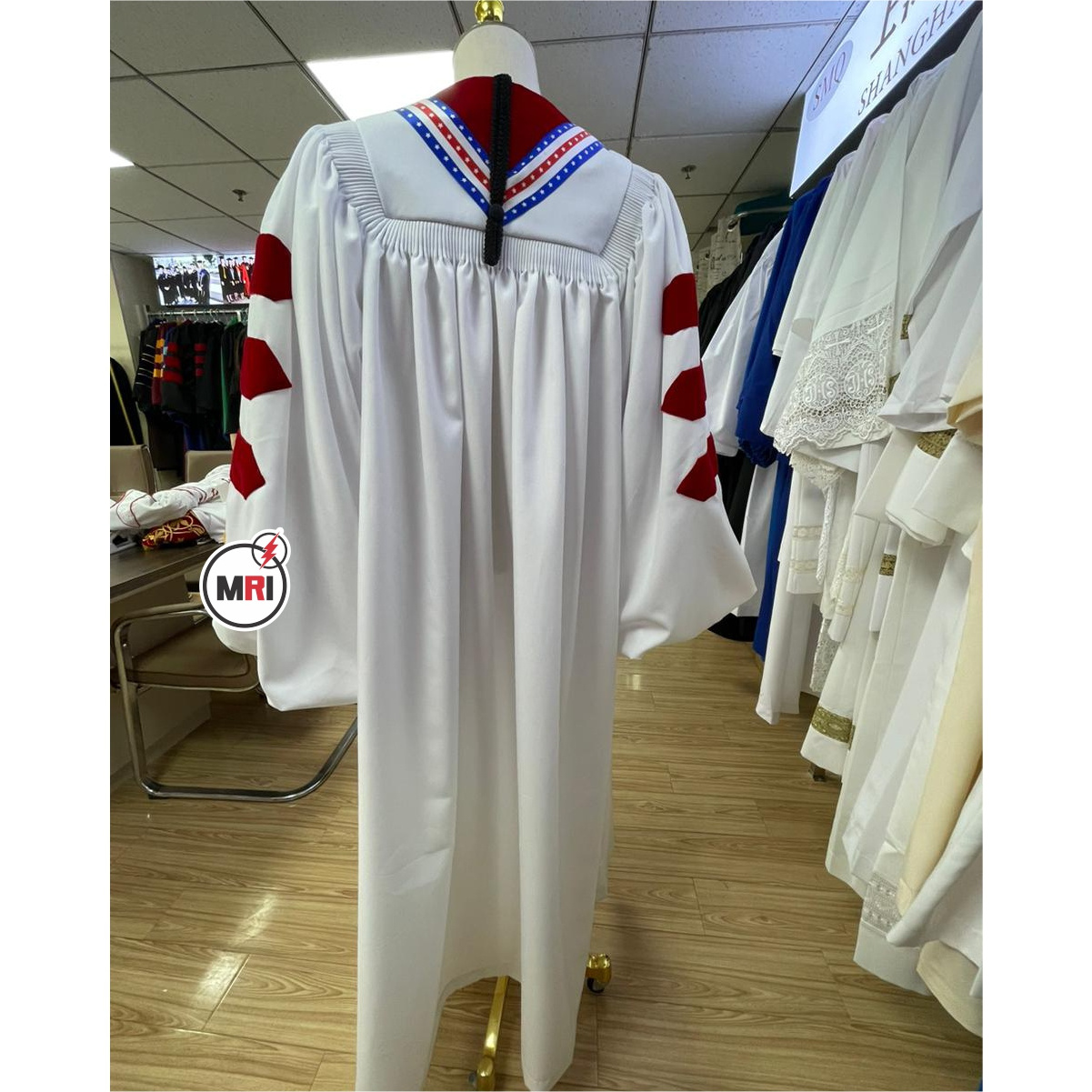 Custom design wholesale clergy bishop doctoral clergy robes School Customized High Quality College Graduation Unisex OEM Uniform