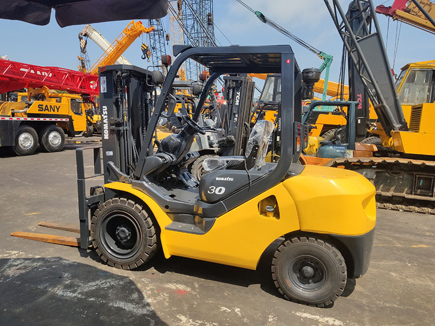 Used komatsu forklift FD30 30 ton good price