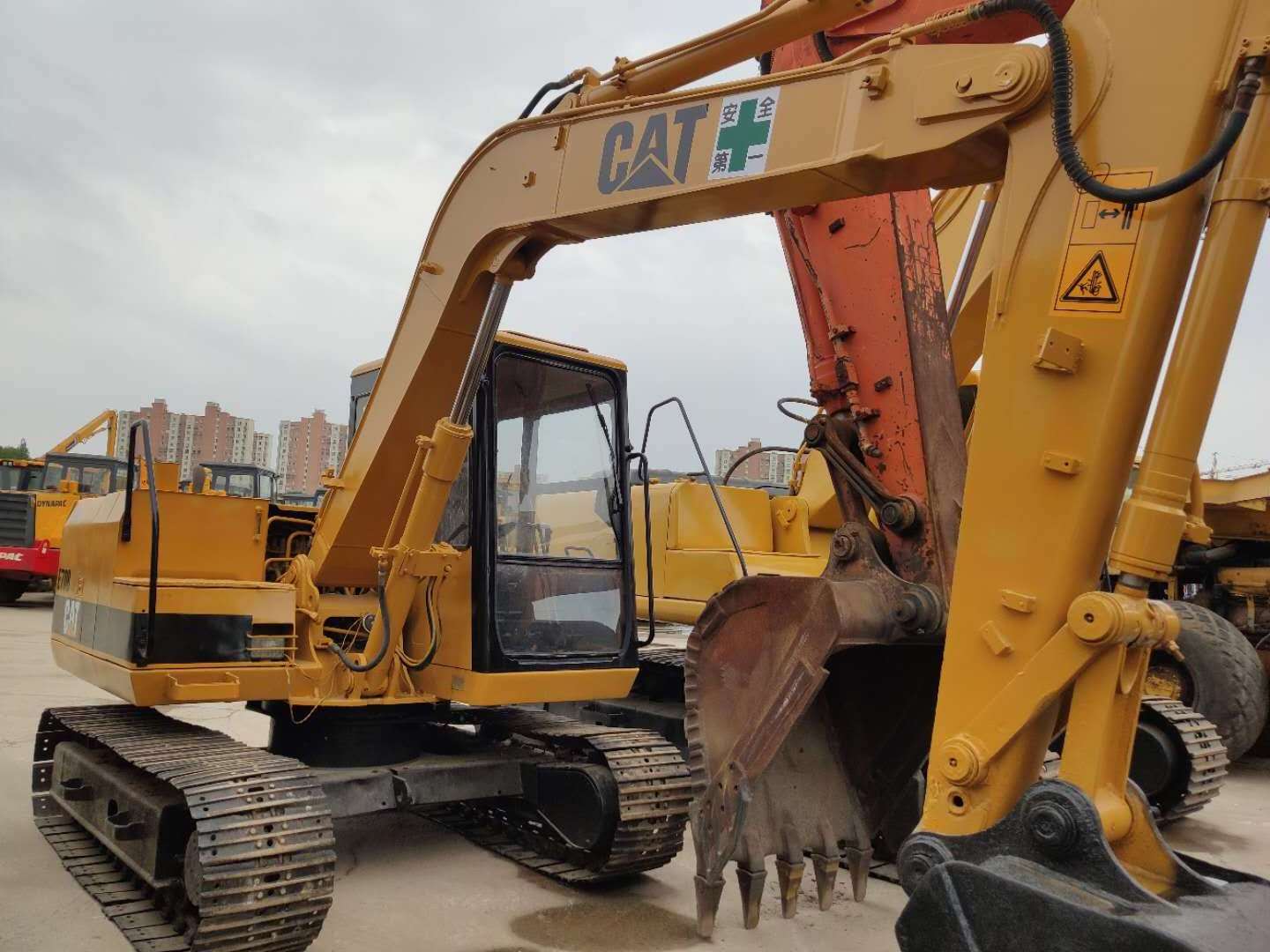 used caterpillar original Japan make E70B E70 70 70B 7 ton 7tons 7 tons mini excavators diggers in Shanghai