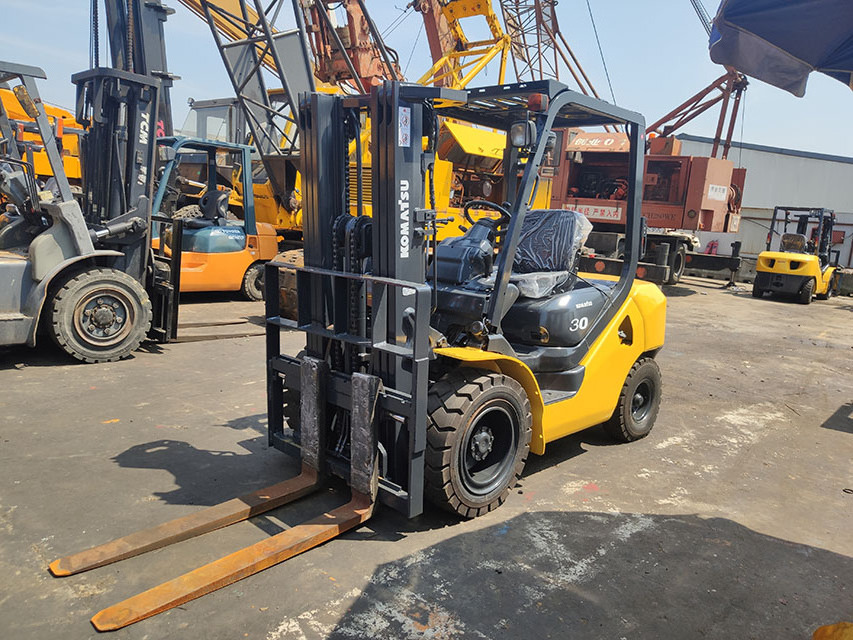 Used komatsu forklift FD30 30 ton good price