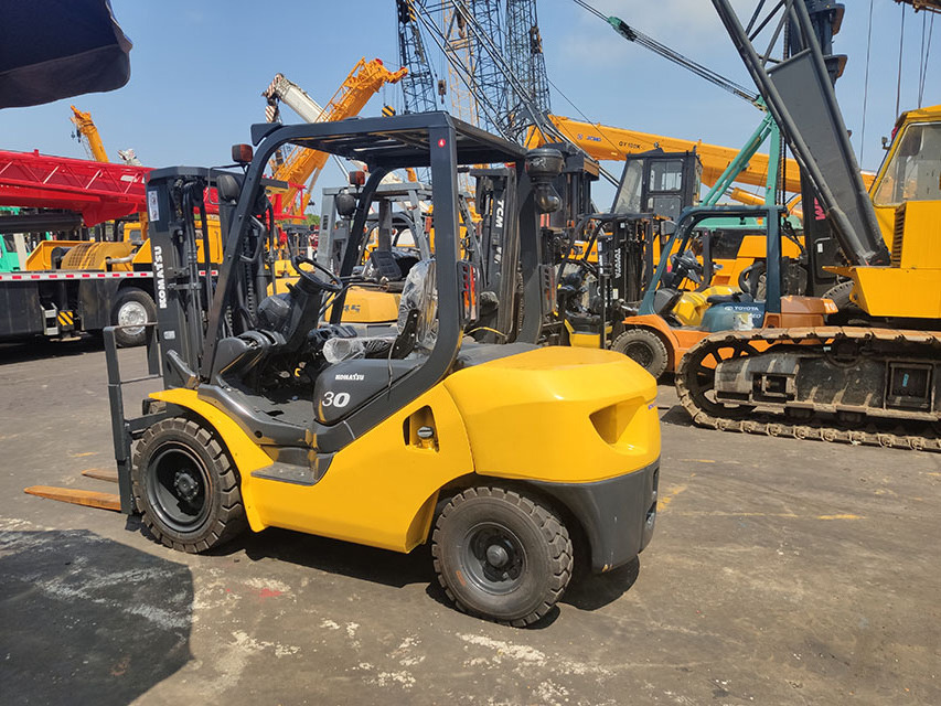 Used komatsu forklift FD30 30 ton good price