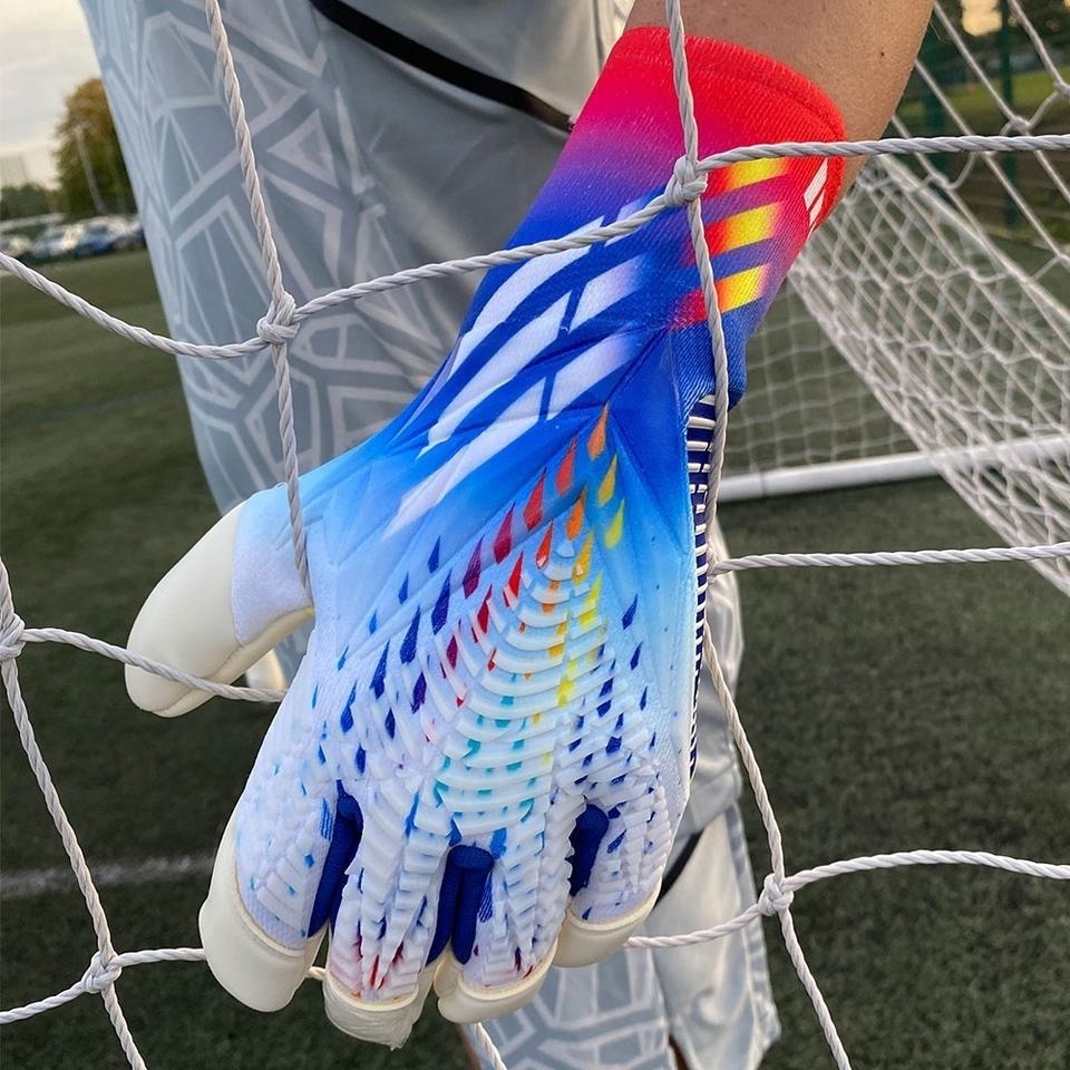 Wholesale Custom Glue Spray Leather Soccer Sports Goalkeep Gloves Latex Design Your Own Football Professional Goalkeeper Gloves