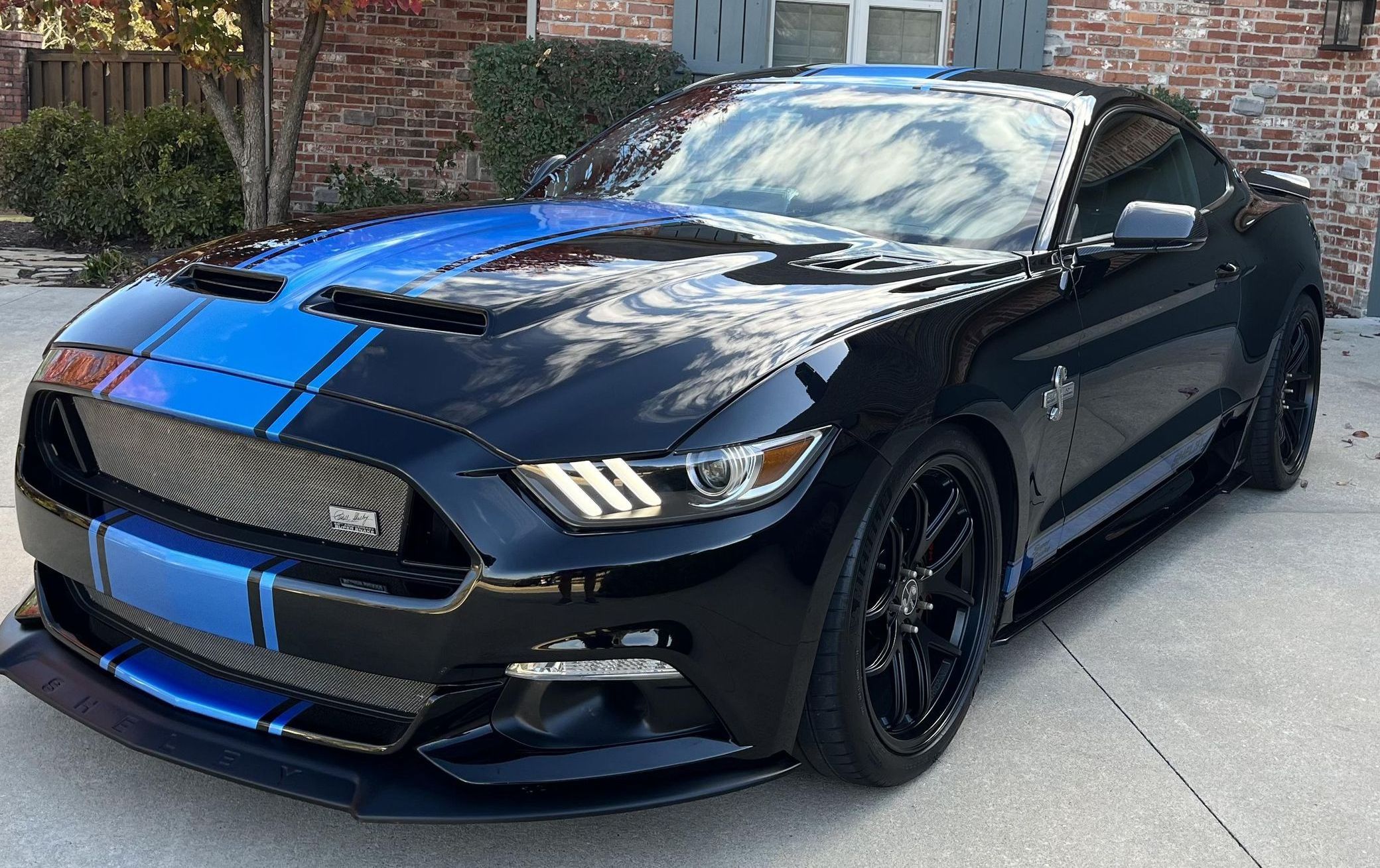 2017 F ORD MUSTANG SHELBY SUPER SNAK 11000 MILES 6-SPEED MANUAL SUPERCHARGED V8 POWER