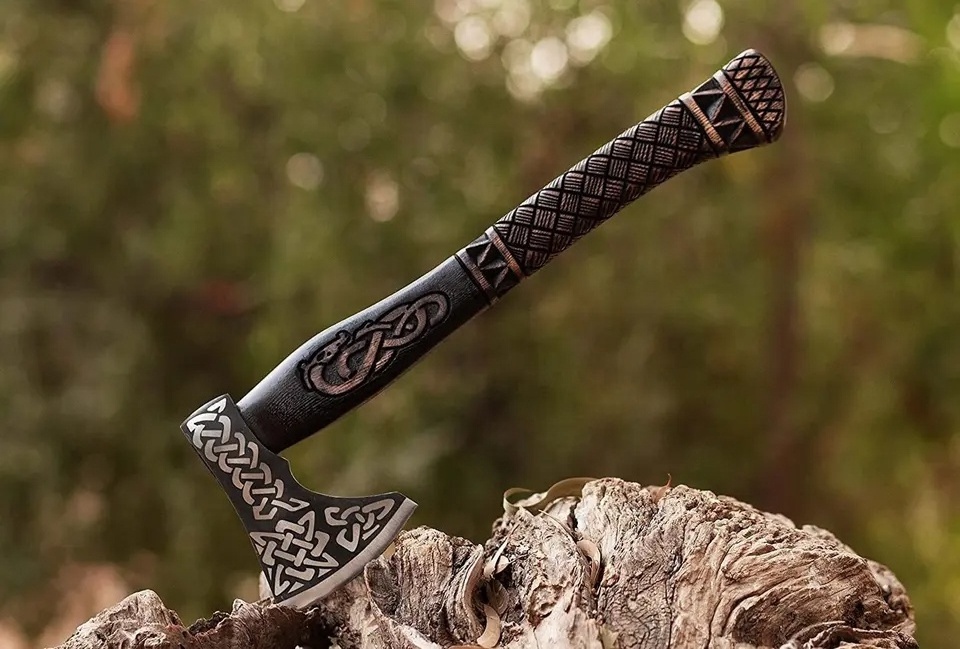 Hot Selling High Quality Viking Axes Hand Forged Engraved Handle High Carbon Steel Etched Blade Camping Tomahawk Hatchet Axe