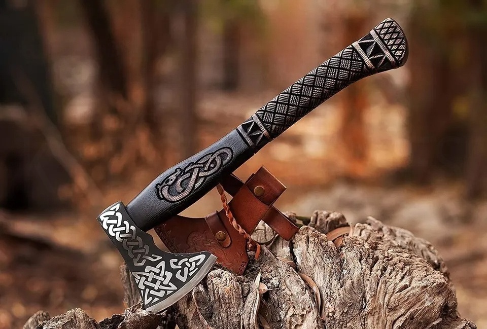 Hot Selling High Quality Viking Axes Hand Forged Engraved Handle High Carbon Steel Etched Blade Camping Tomahawk Hatchet Axe