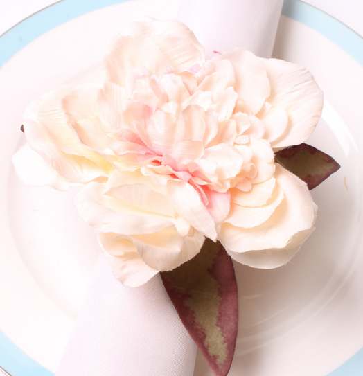 2024 New products flower shape bright napkin rings for weddings love napkin ring