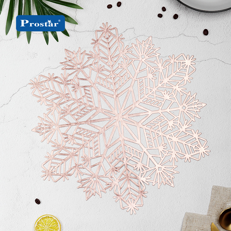 Hot selle eco-friendly  pvc snowflake placemat heat protected  metallic lace table mat easy clean gold vinyl table mat