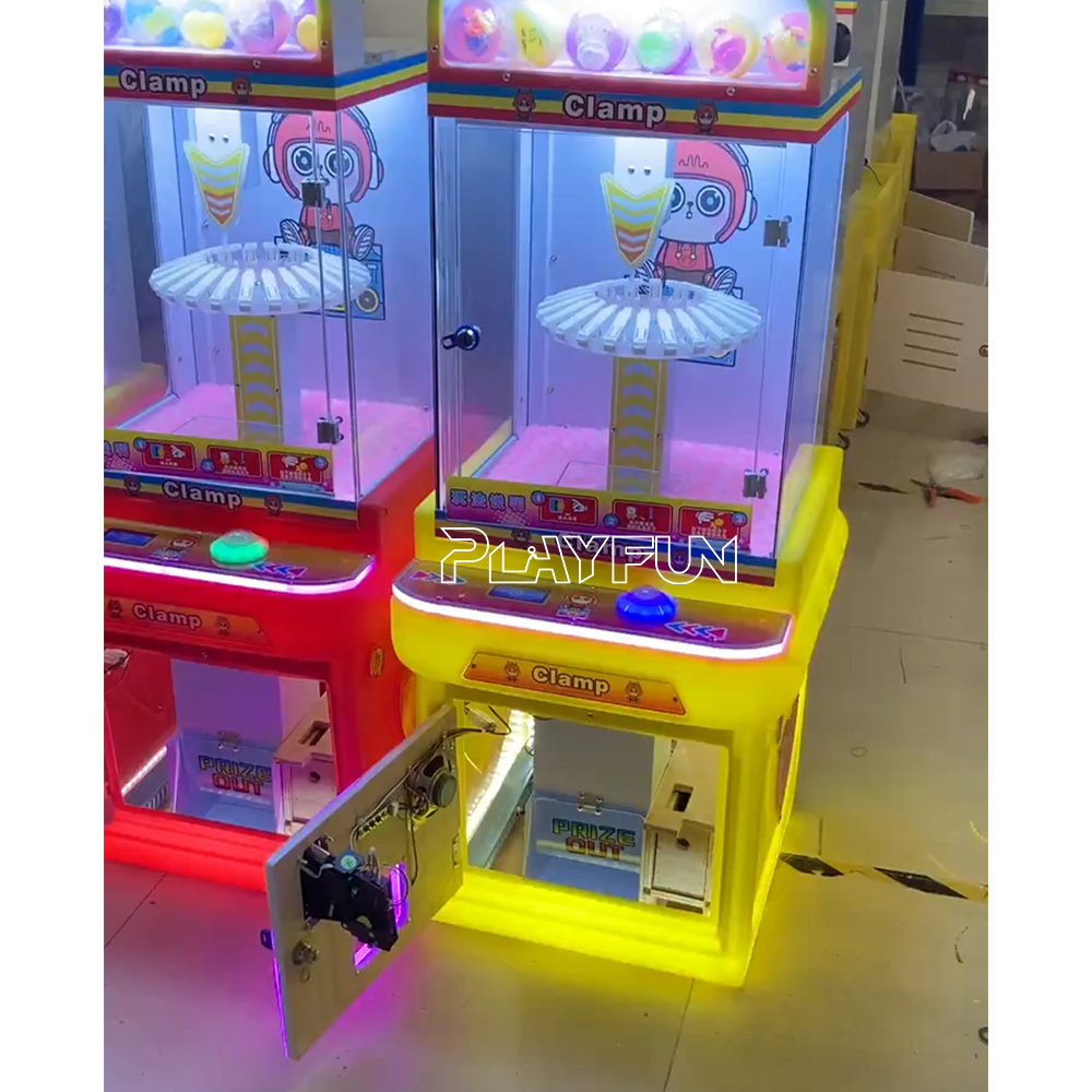 PlayFun Hot Sale High-Quality Coin Operated Clamps Machine Clamp Gift Win Prize Game Vending Game Machine