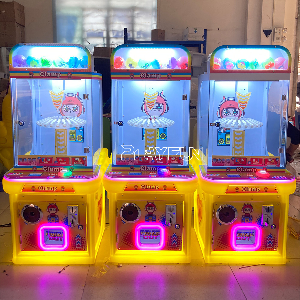 PlayFun Hot Sale High-Quality Coin Operated Clamps Machine Clamp Gift Win Prize Game Vending Game Machine