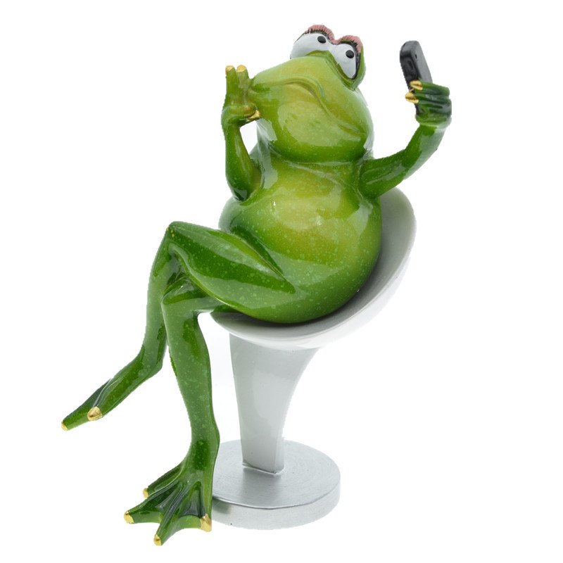 Creative Nordic Garden Frog Statue Home Decoration Sitting on the Toilet Lying in the Bathtub Selfie Frog figurine furnishing