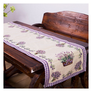 Factory Supplier Embroidery Luxury Table Runner Holiday Ornament Tapestry Rectangle Table Runner for Table Decoration