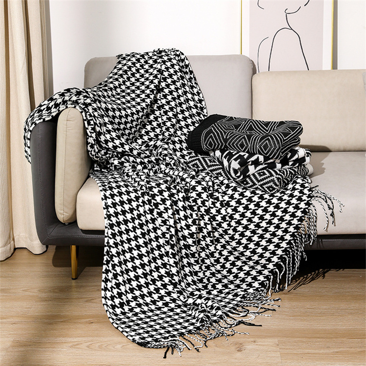 Acrylic Fibers Polyester Black White Houndstooth Soft Sofa Bed Woven Throw Blanket with Tassel