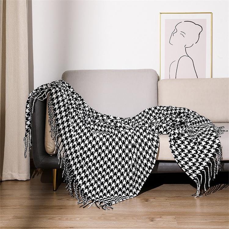 Acrylic Fibers Polyester Black White Houndstooth Soft Sofa Bed Woven Throw Blanket with Tassel