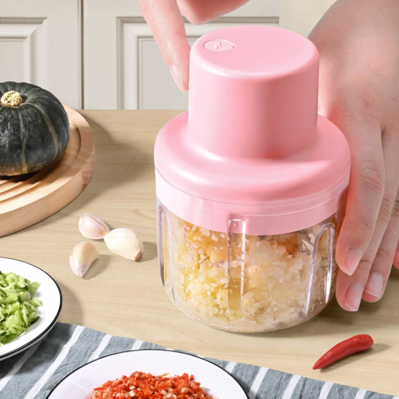 Wholesale Multifunction Mini Electric Garlic Chopper Onion Chopper Blender Garlic Grinder Masher Chili Vegetable Crusher