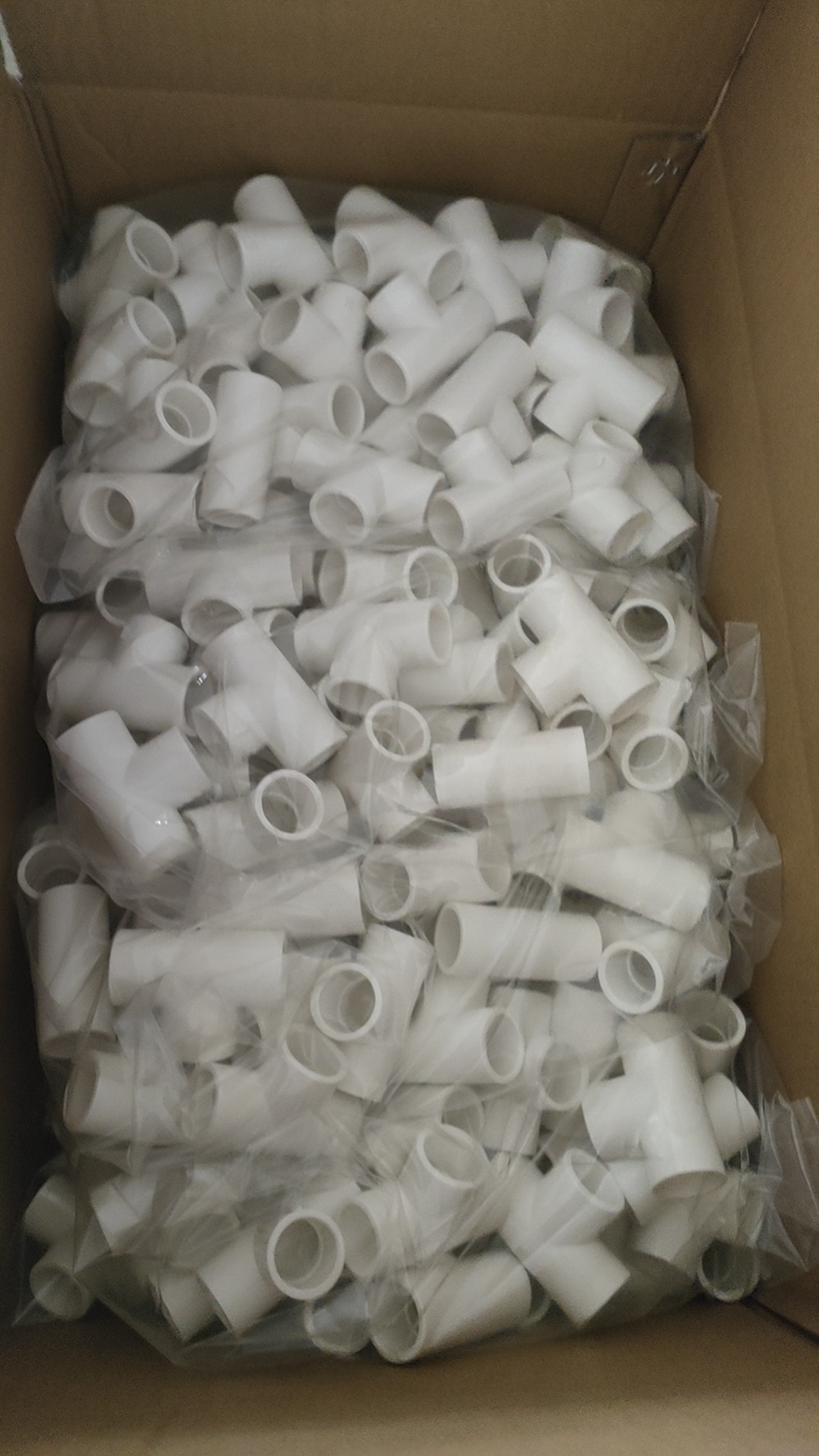 Customized Plastic Pipe Fittings PVC Gutter Fittings  Pipe Fittings SCH40  PVC Equal Tee 1/2