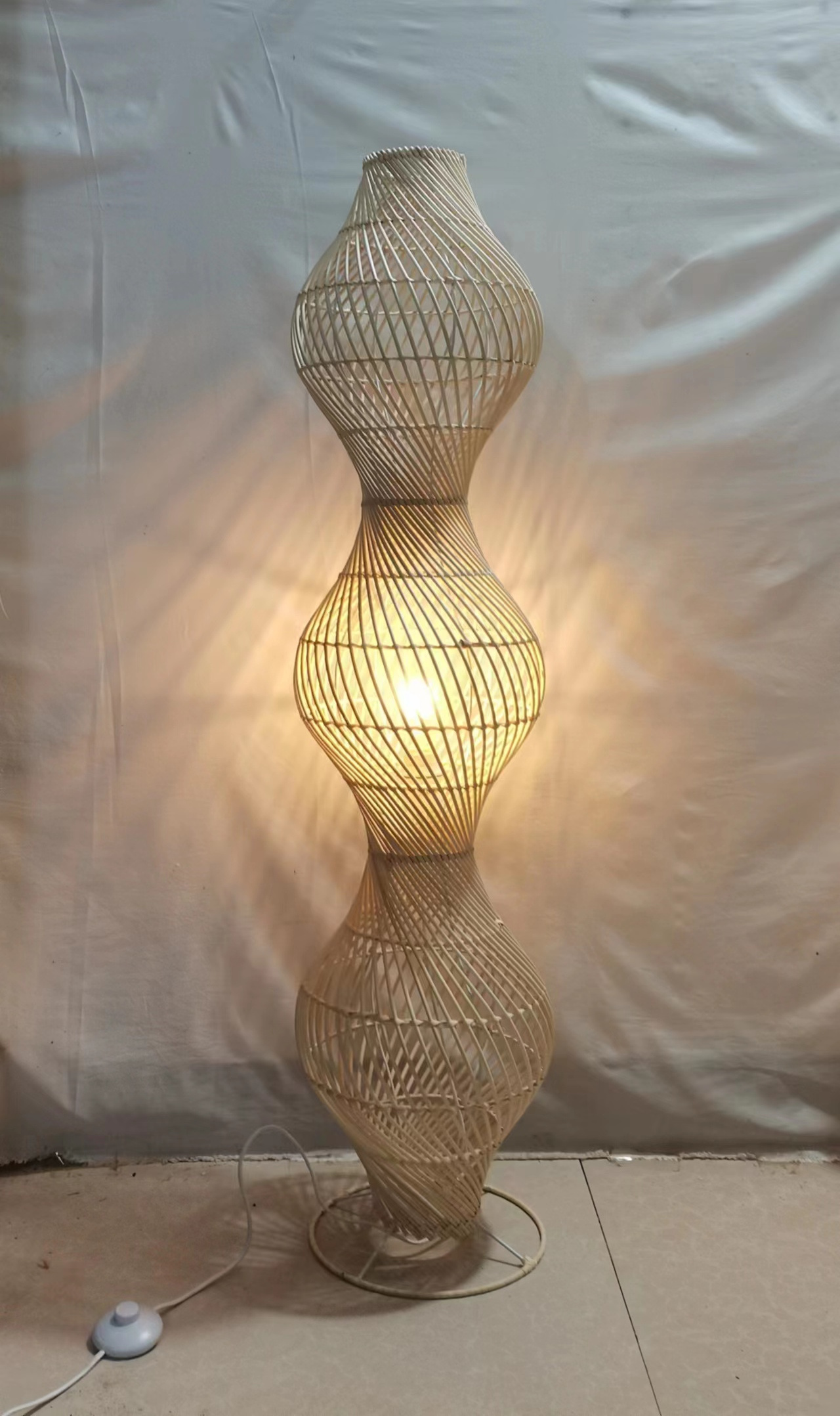 Handicrafts Wholesales Top Choise Natural hand woven weaving bamboo lamp light