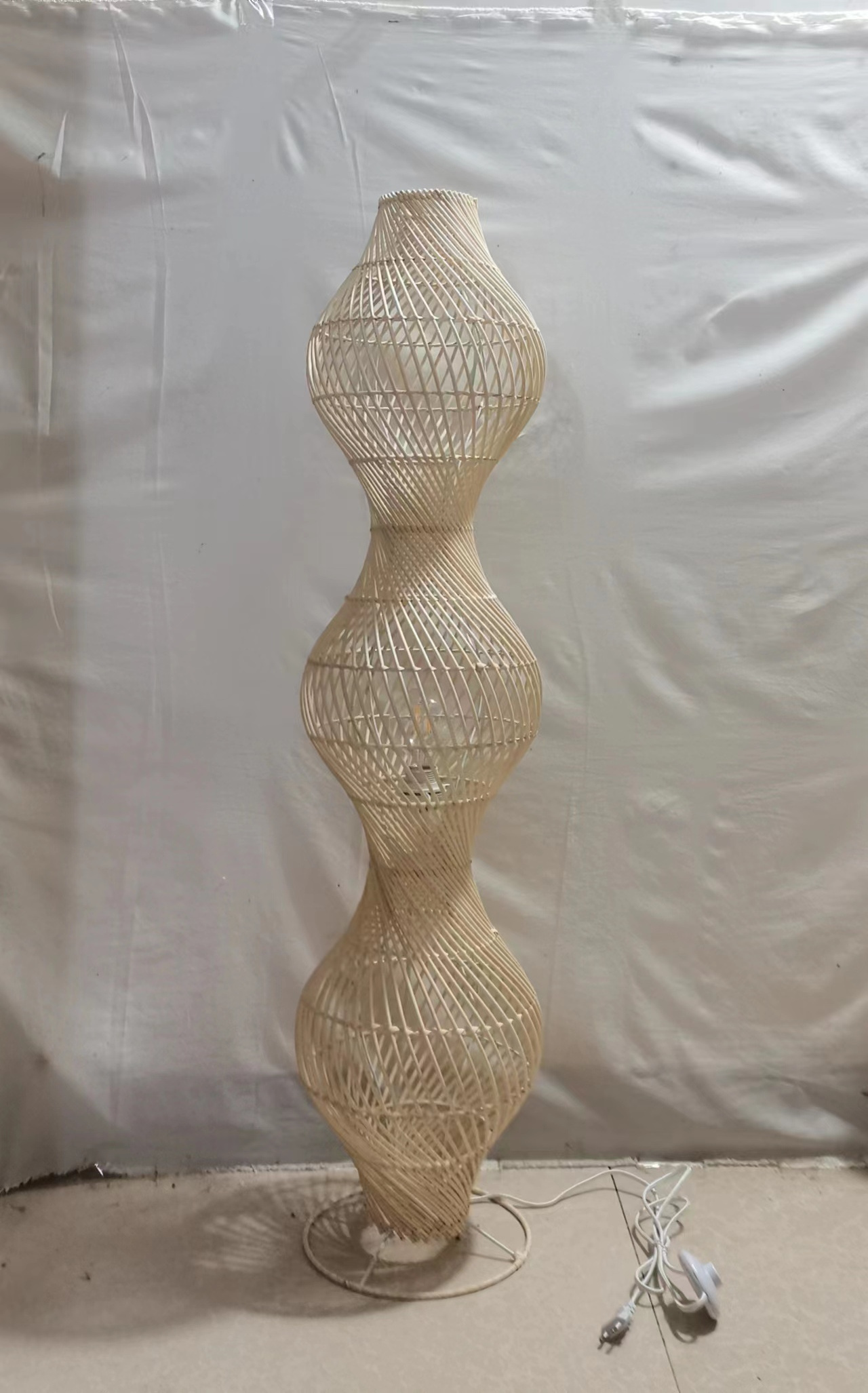 Handicrafts Wholesales Top Choise Natural hand woven weaving bamboo lamp light