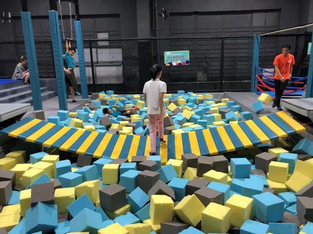 Swing Bridge Professional Colorful Customized Indoor Trampoline Park Equipment For Adult And Child