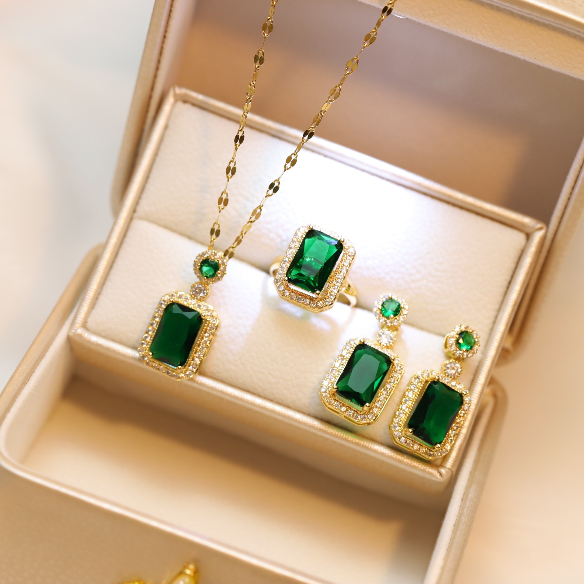 Fashion Accessories Jewelry Crystal Emerald Green Pendant Earring Ring Necklace set 18k Gold Plated Jewelry  Set