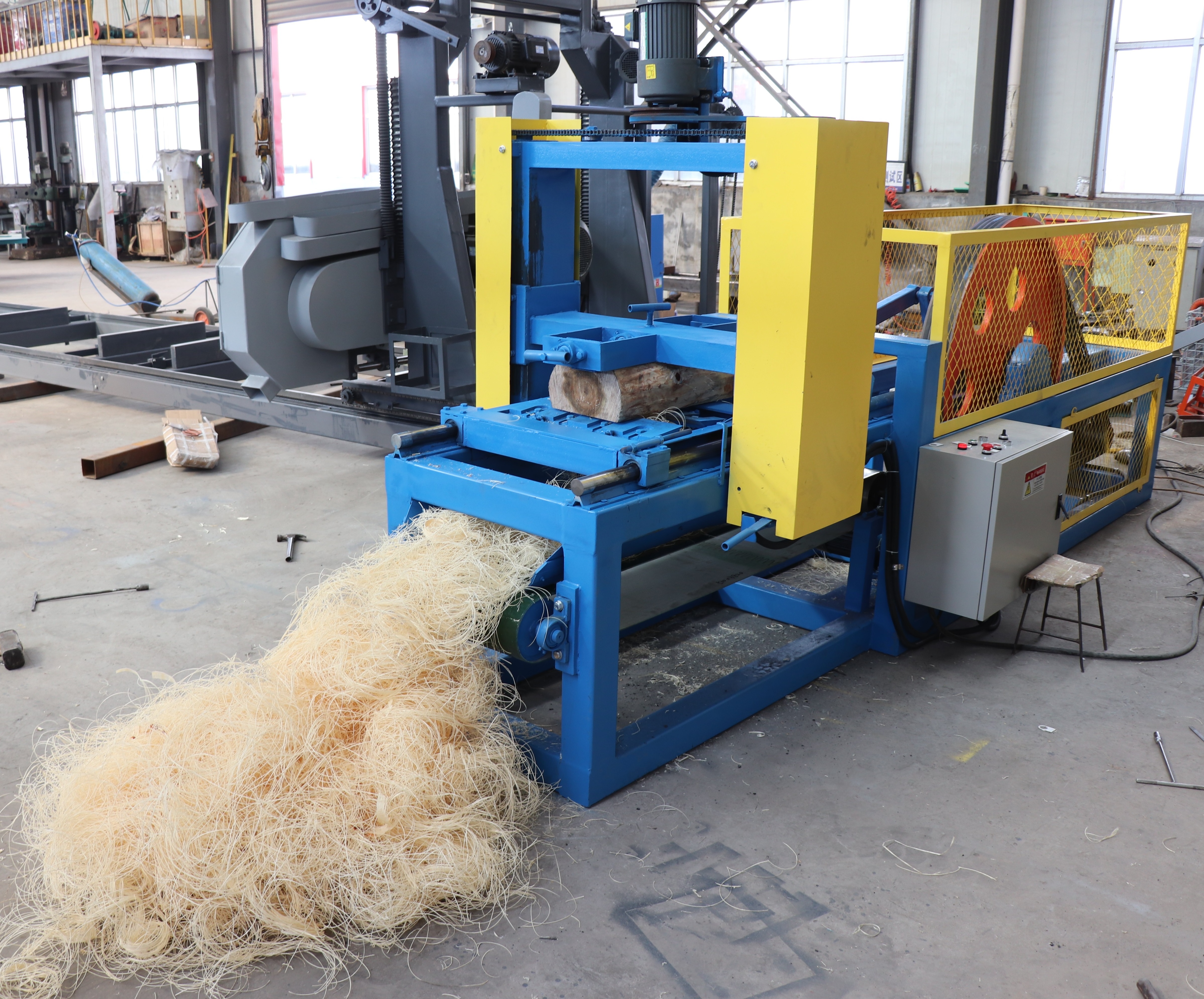 A high-quality and affordable wood wool machine