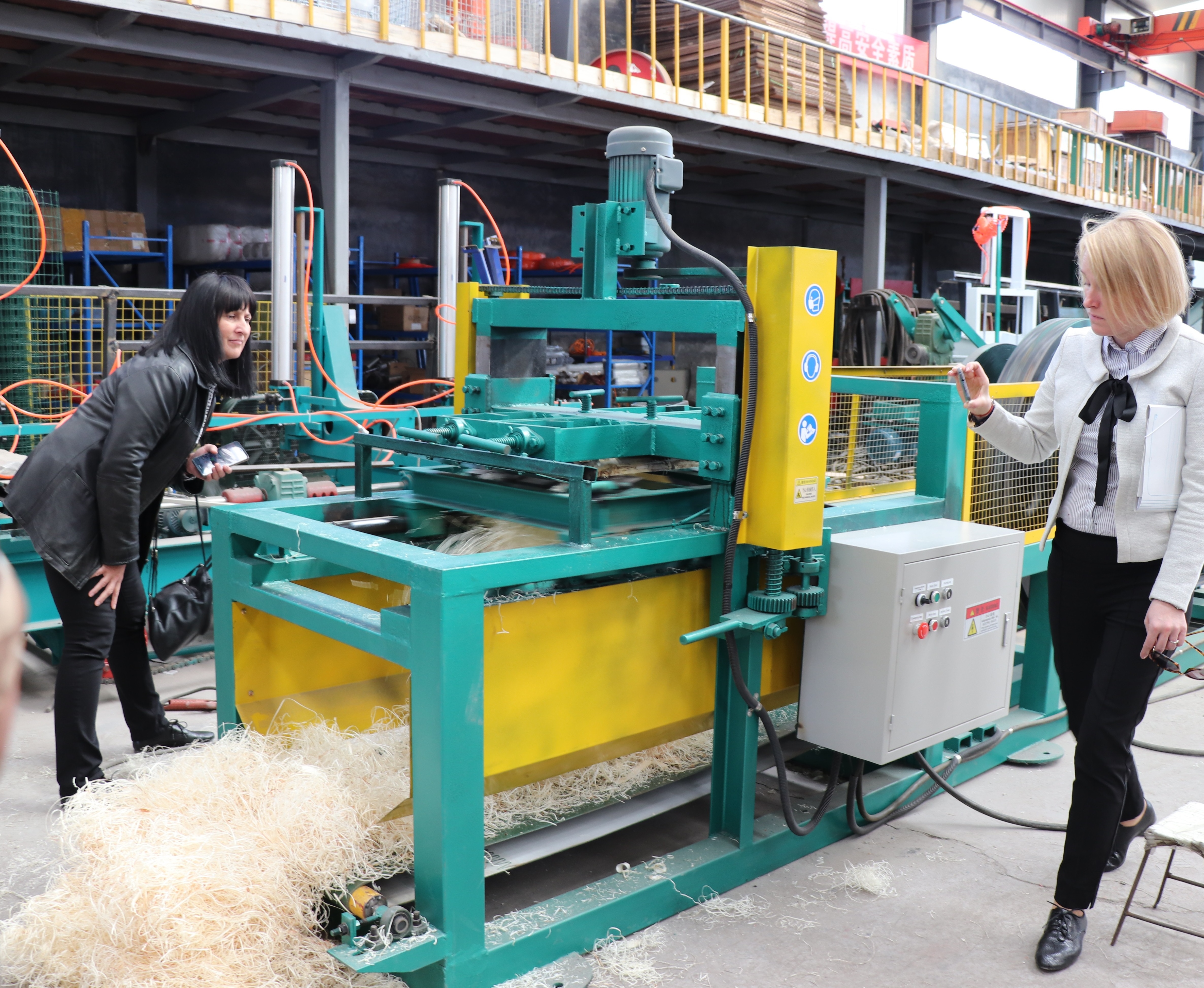 A high-quality and affordable wood wool machine