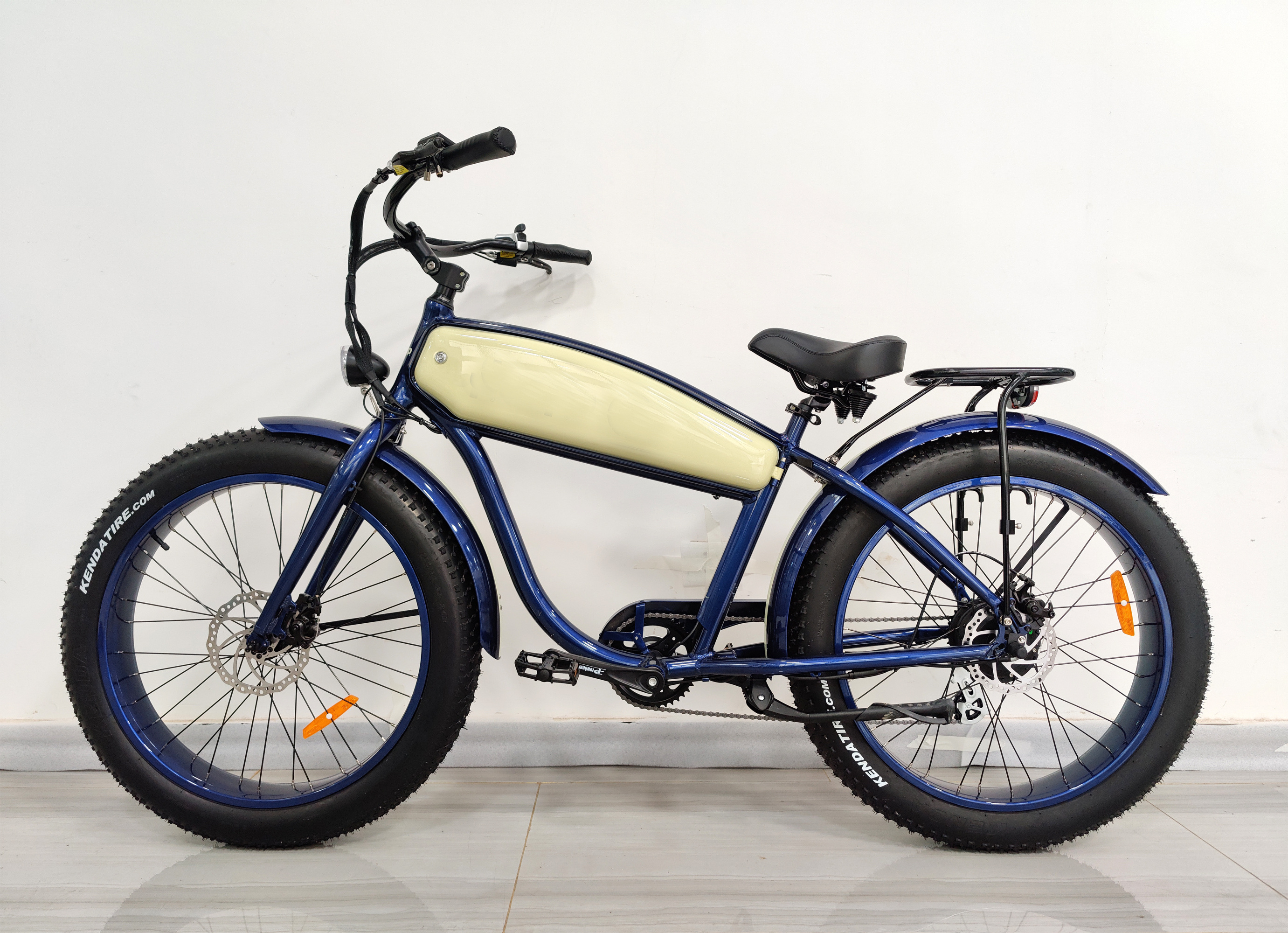 Bikes Electric City Bike 48V Motor Removable Battery 20Ah Vintage Suspension Bicycle Long Range Retro e Cycle