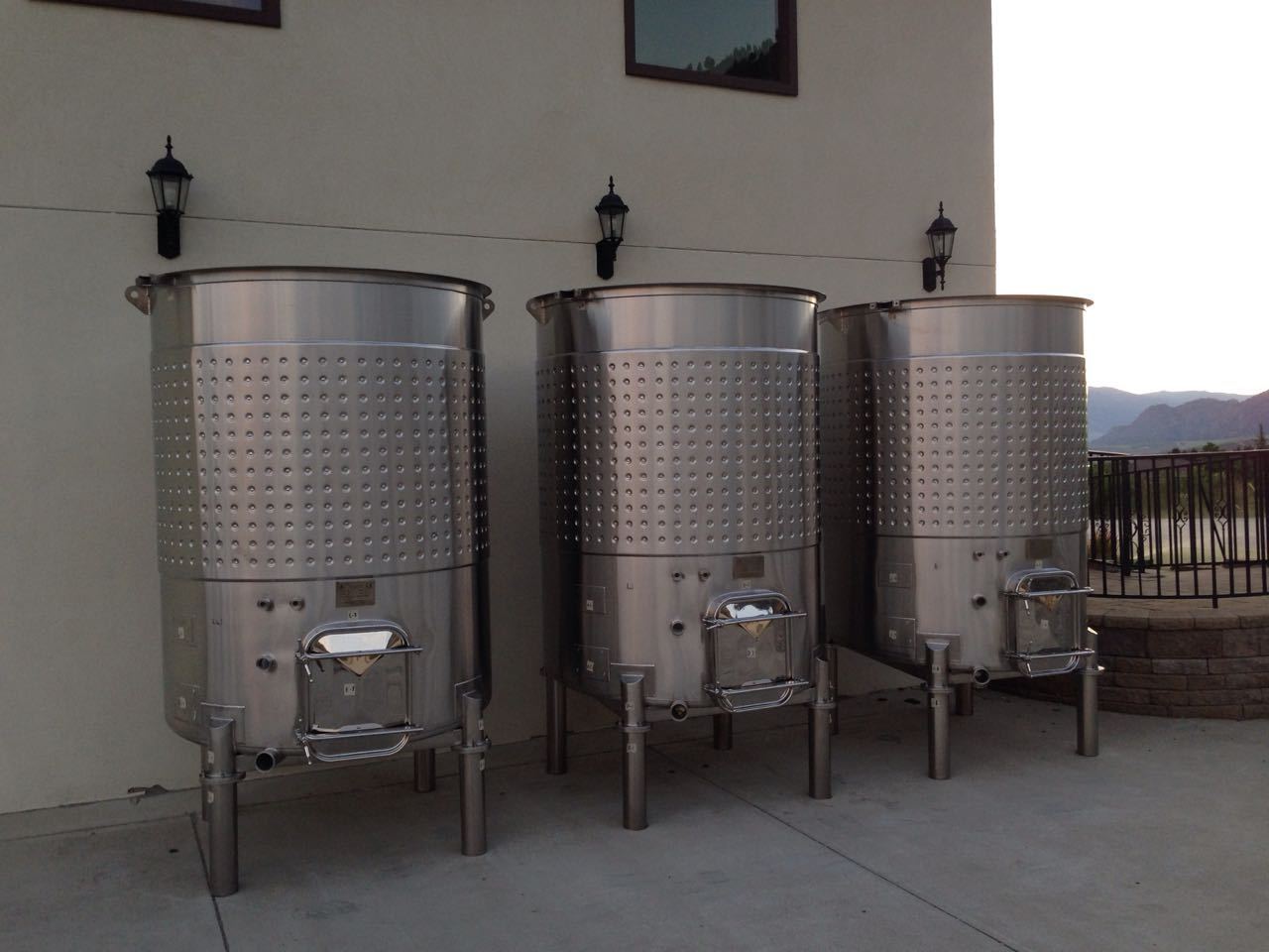 Heavy-duty small glycol cooling machine for wine fermentation wine tanks with floating tops