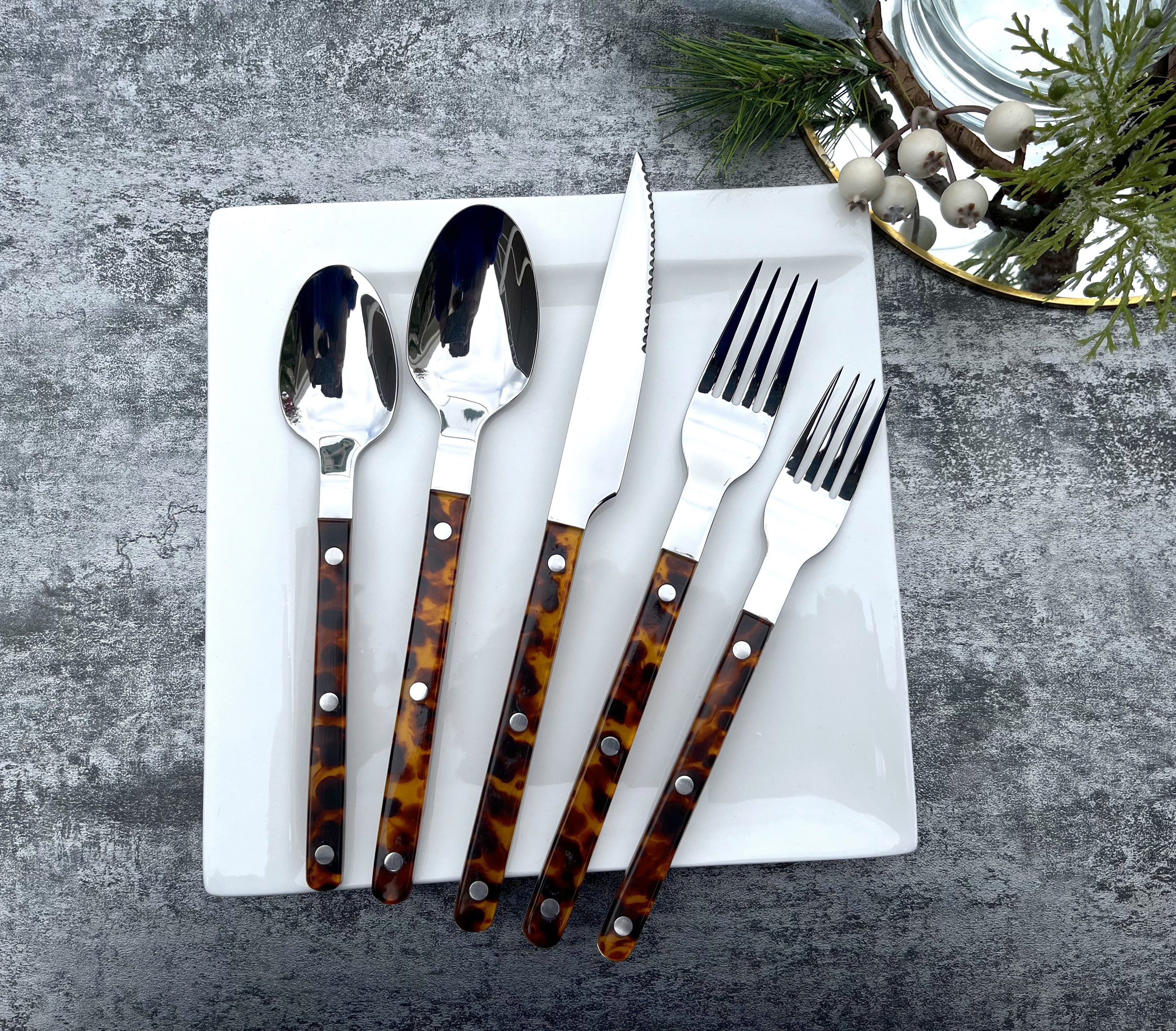 New Arrival Elegant 304 Steel Cutlery Set of 5 Pieces Clear Acrylic 3 Rivets Tortoise Shell Flatware