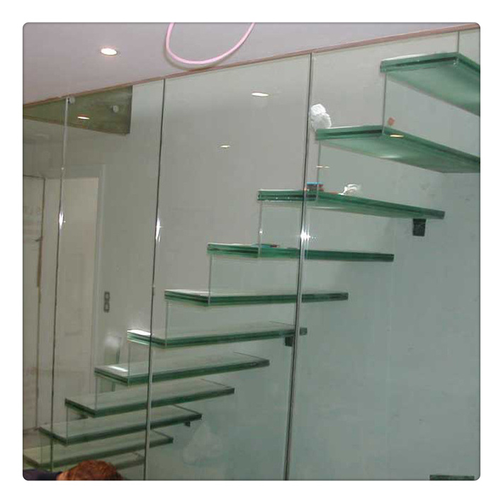 Floating stair tread brackets mobile home fiber glass/aluminum stairs