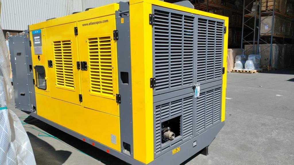 Air Compressor Rotary watr well drilling rig 1350CFm /425 PSI compressor for sale