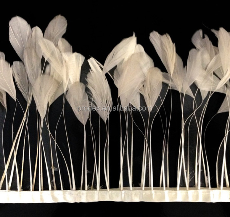 Stripped Rooster feather trim ivory Coque Tails