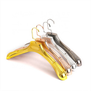 Clothing Store Non-slip Wedding Dress Man Woman Thick Plastic Hangers For Clothes Sweaters Low Price