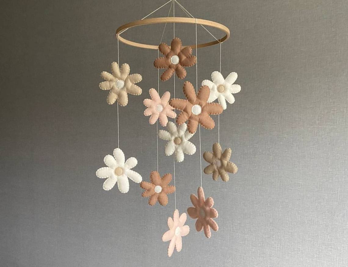 wholesale manufacturer boho bed bell ceiling eco-friendly custom girl felt daisy flower nursery baby crib mobile