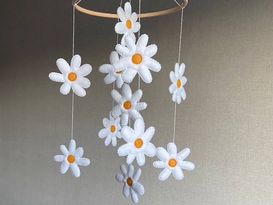 neutral educational handmade new born supplies diy white felt daisy flower nordic baby nursery decor wood cot mobile