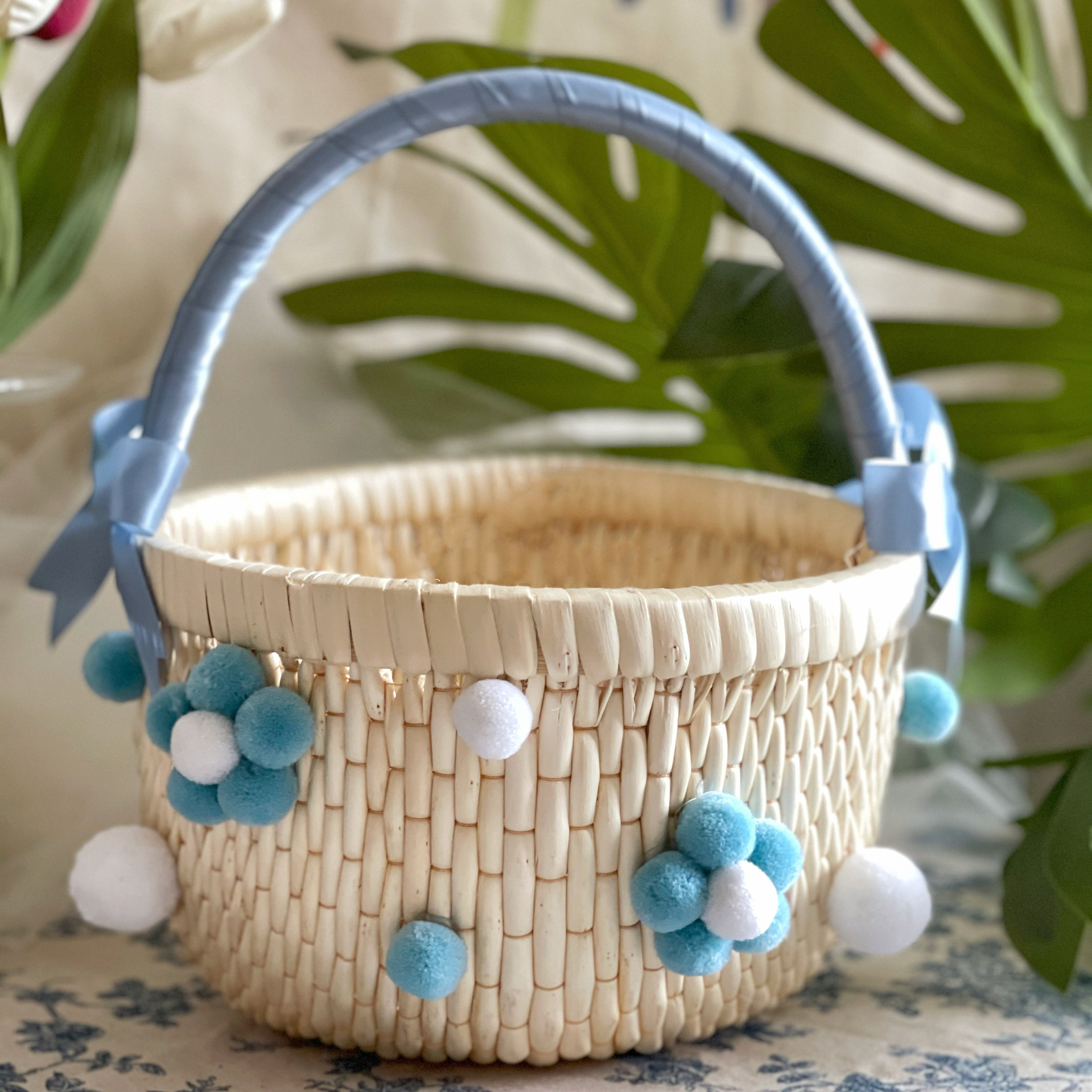 Cute woven wicker basket with handle for gift flowers new born baby gift or wedding