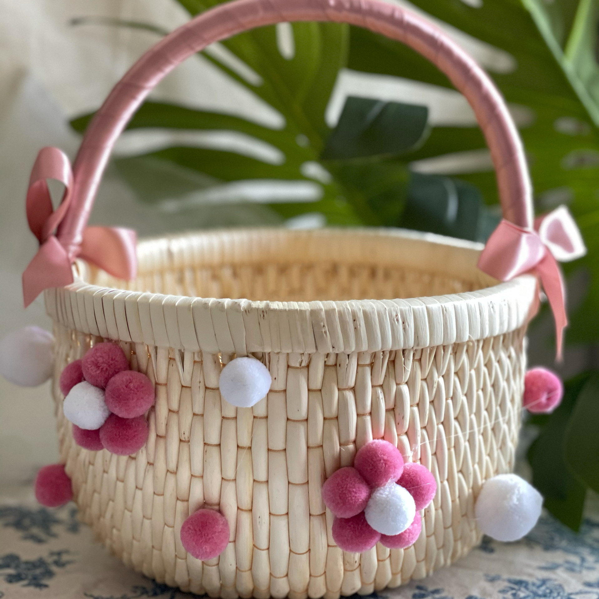 Cute woven wicker basket with handle for gift flowers new born baby gift or wedding