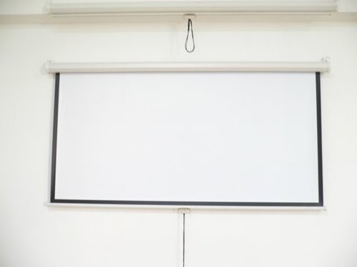 White Manual Pull Down Projection Screen 100