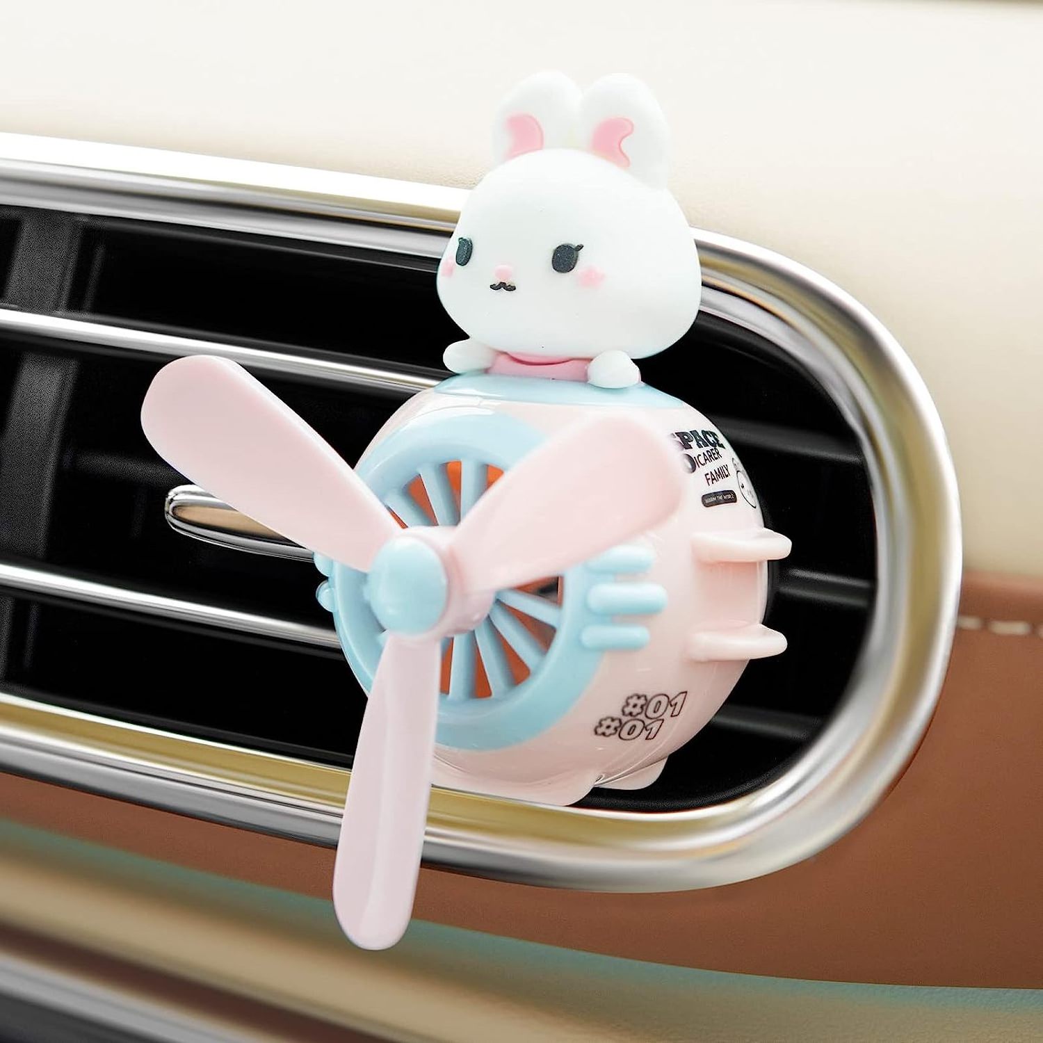 Car Perfume Diffuser Cartoon Bear Pilot Automotive Air Outlet Solid Fragrance Perfume Decoration Car Air Fresheners