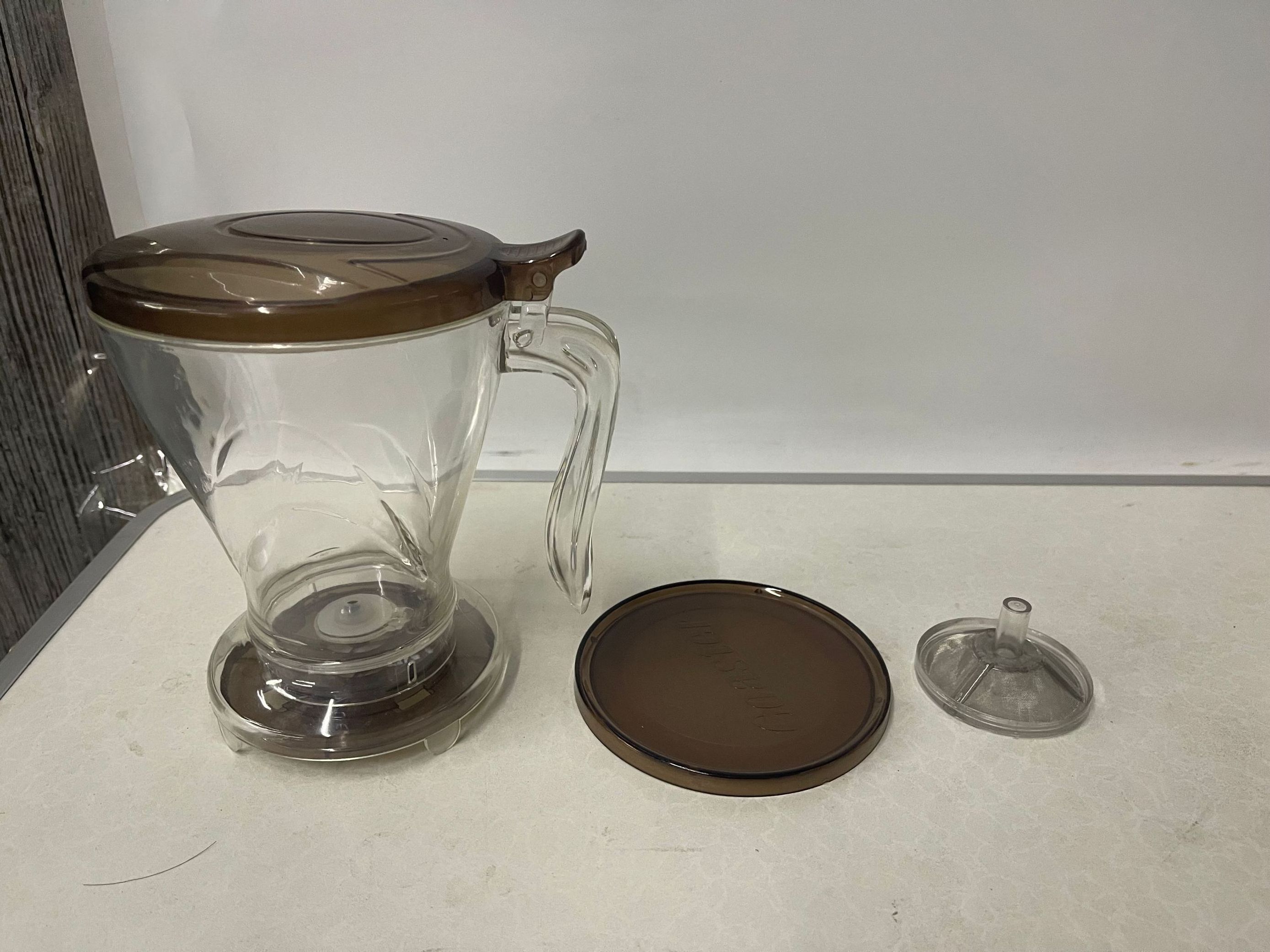 Customized Portable Plastic Smart Magic Bottom Dispensing Tea Maker With Tray