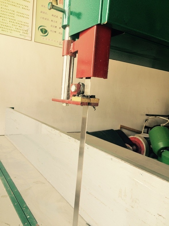 Midium Size Vertical Cutting Machine  for SPONGE/FOAM with Bandknife Saw Cutter