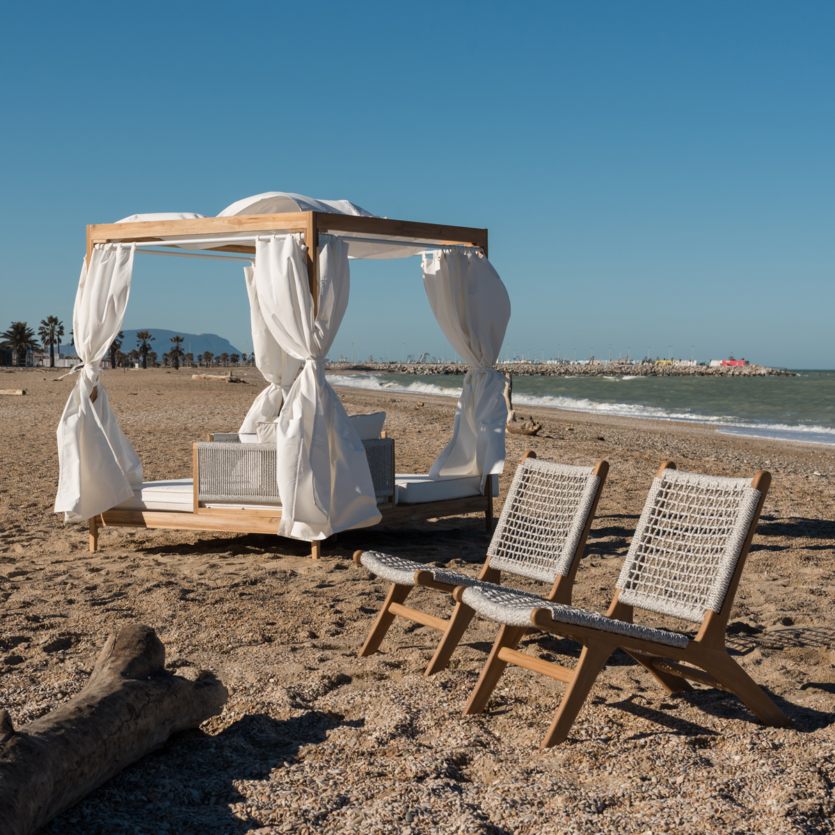 high quality Zayan Outdoor Daybed with teak solid wood material woven rope white chusion and canopy