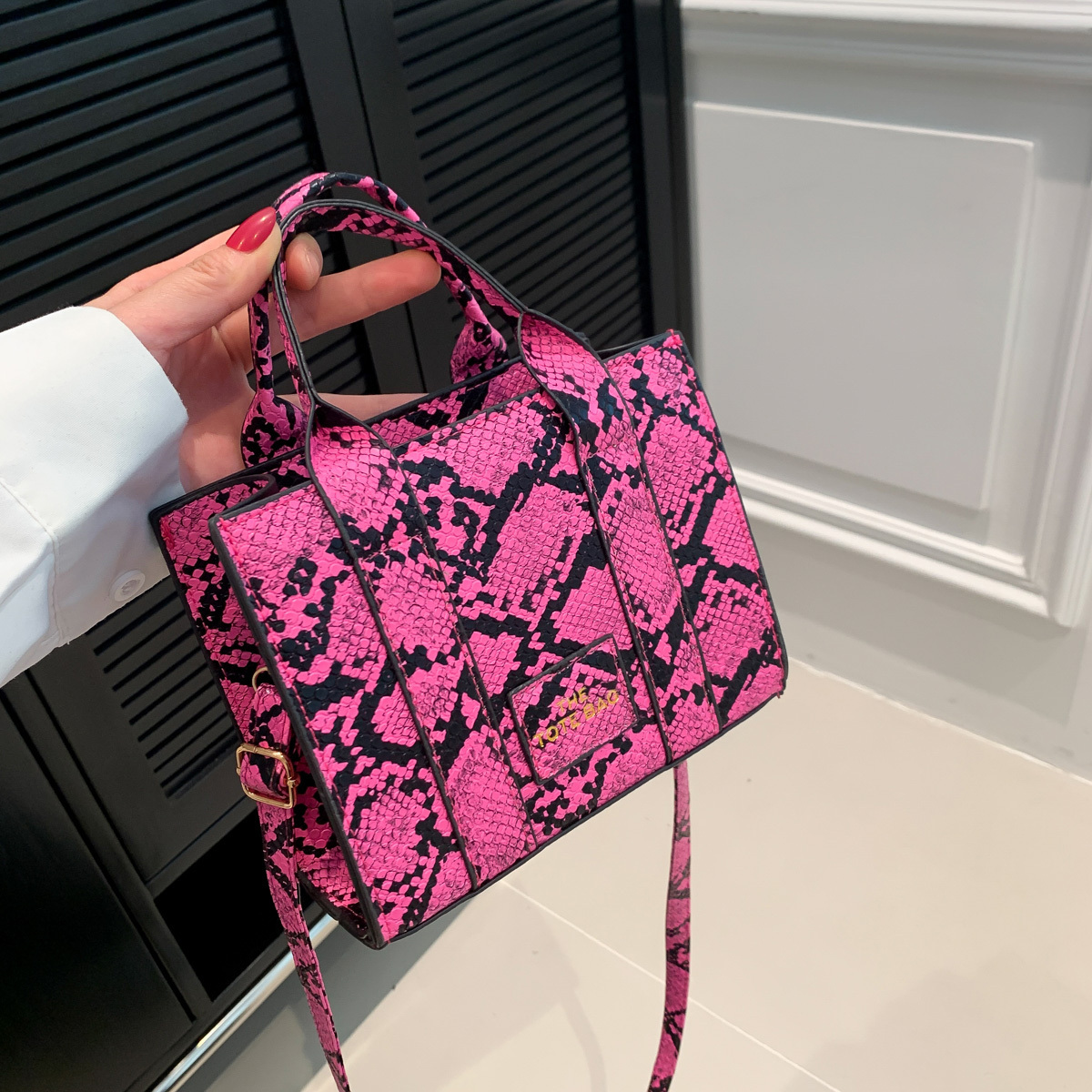 PU leather single shoulder messenger Bucket Bag 2023 handbags small tote bag women's new fashion snake pattern crossbody bag