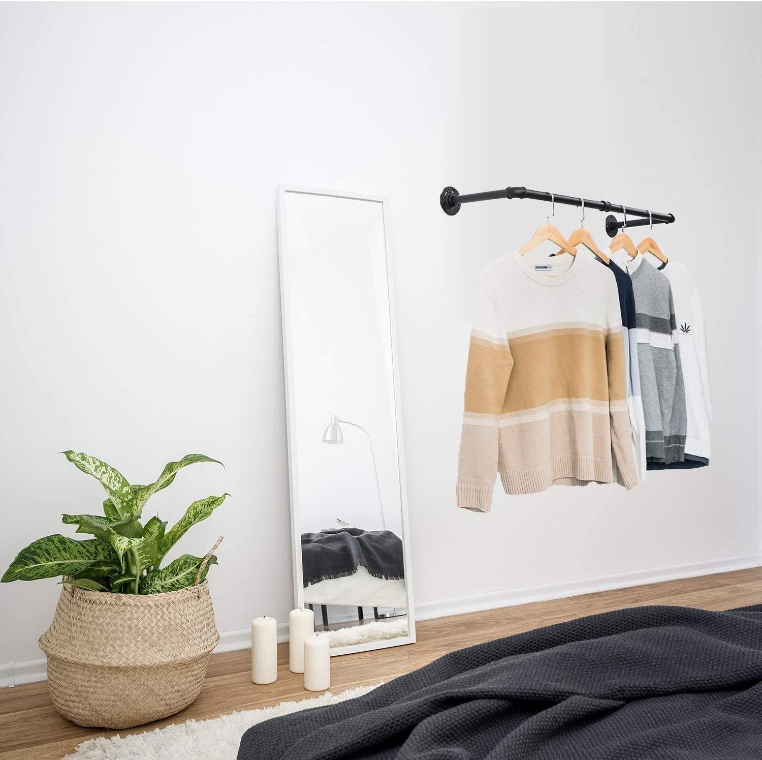 2022 new Wall-mounted hangers, industrial pipe clothes rails, laundry room closet storage clothes rails wall hanger