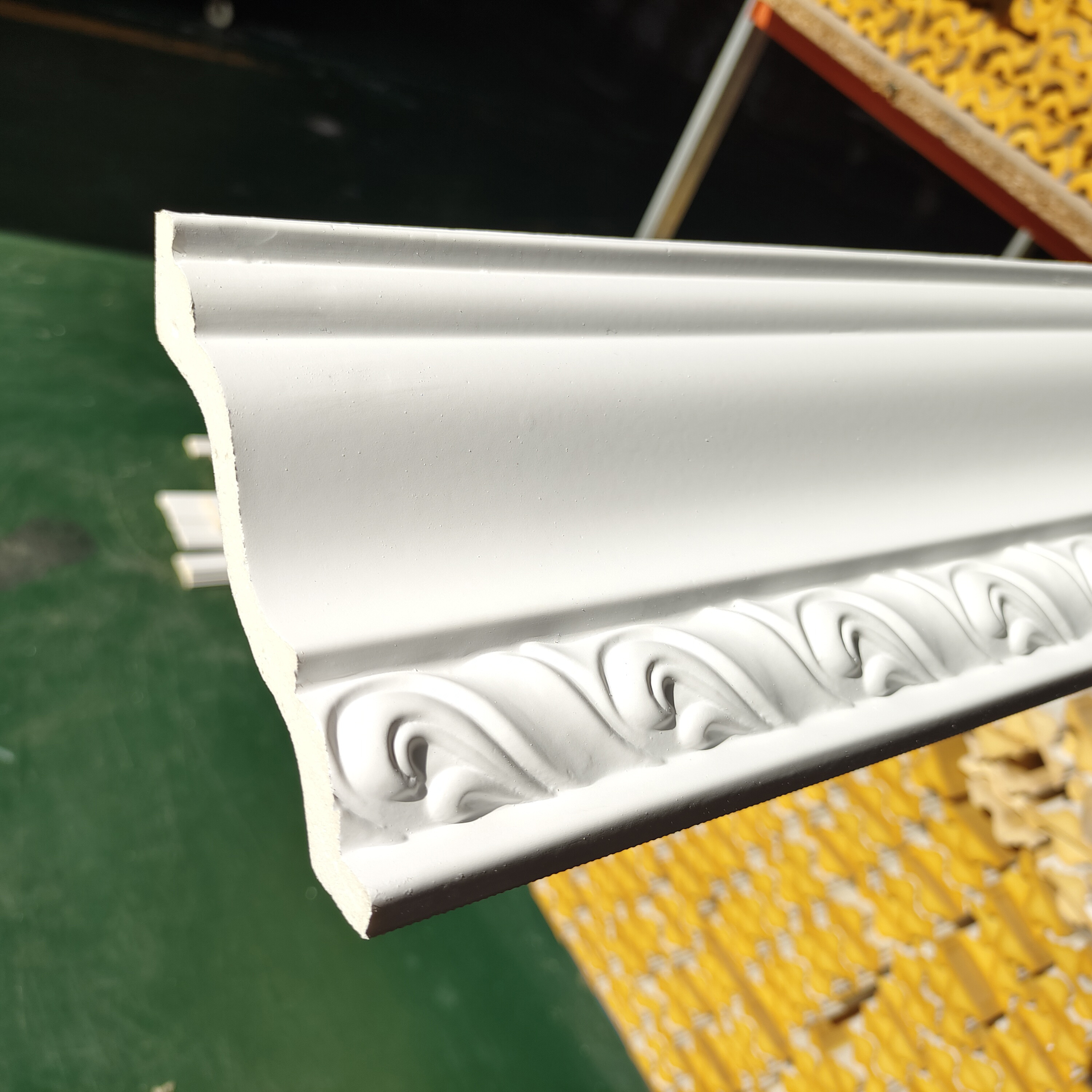 XT-99236 Unique lightweight PU carving cornice molding Carved Polyurethane Foam Crown Cornice Molding for ceiling decoration