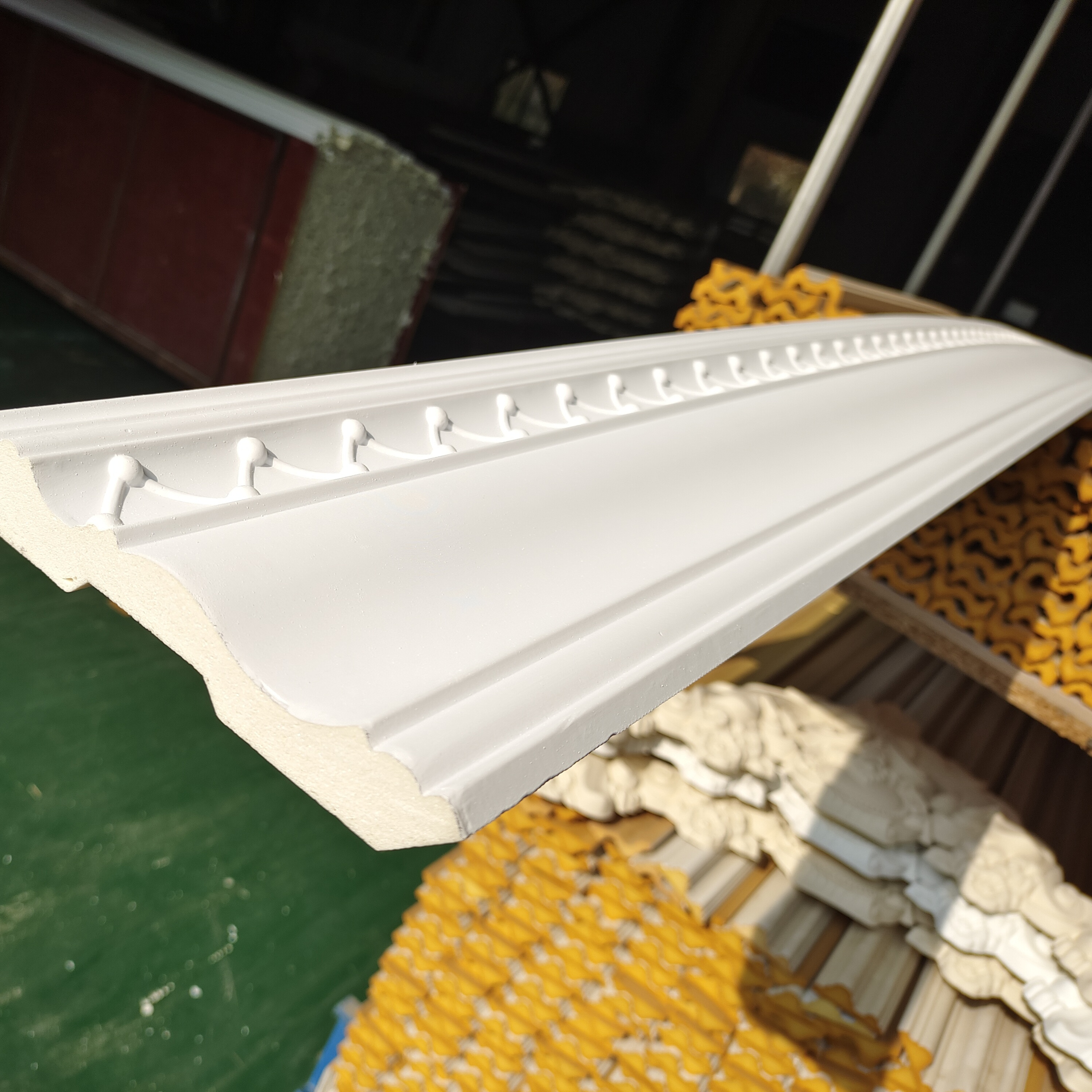 XT-99251 High quality polyurethane crown cornice molding for ceiling decoration white waterproof PU carved cornice molding trim