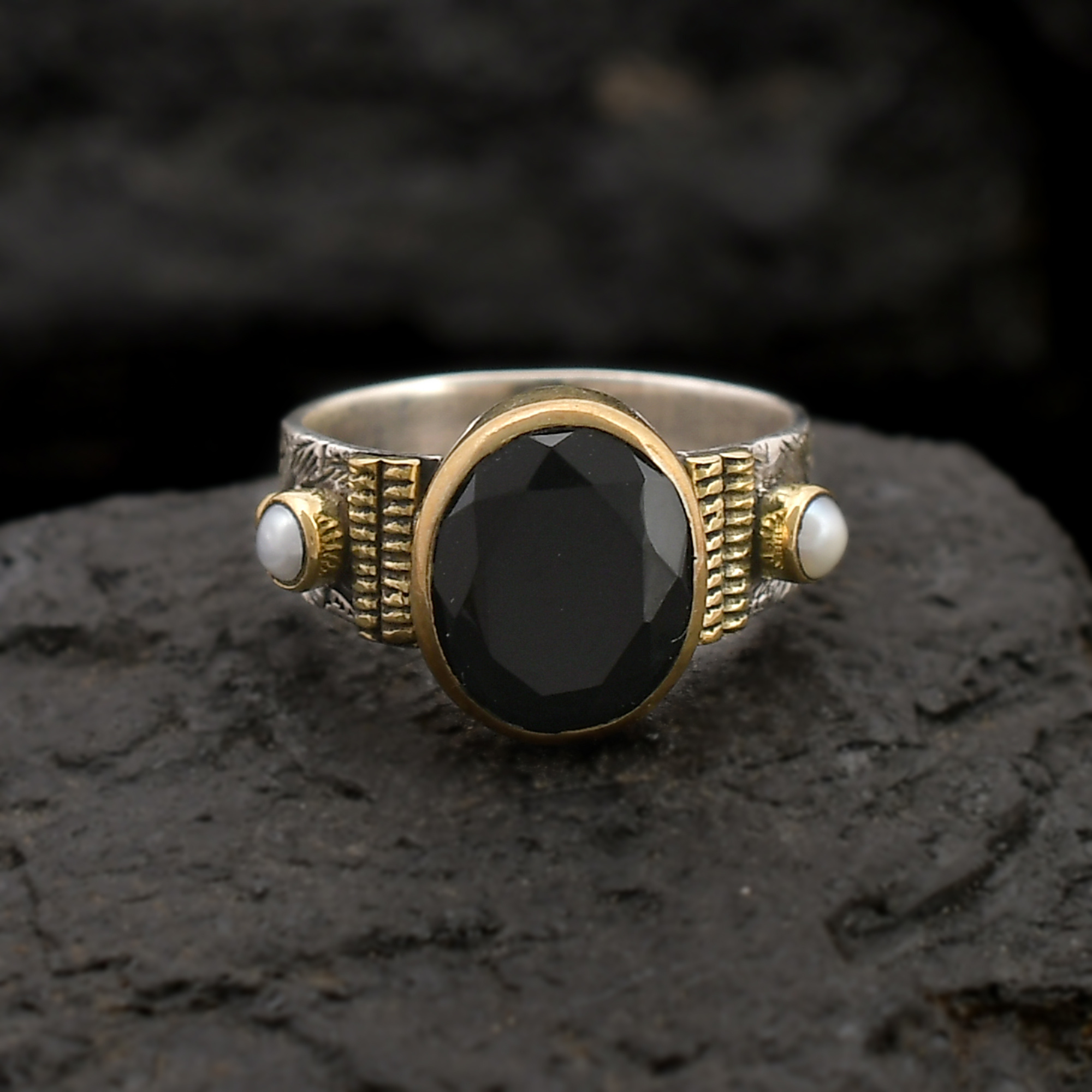 925 SILVER RING STUDDED WITH BLACK ONYX AND WHITE PEARL