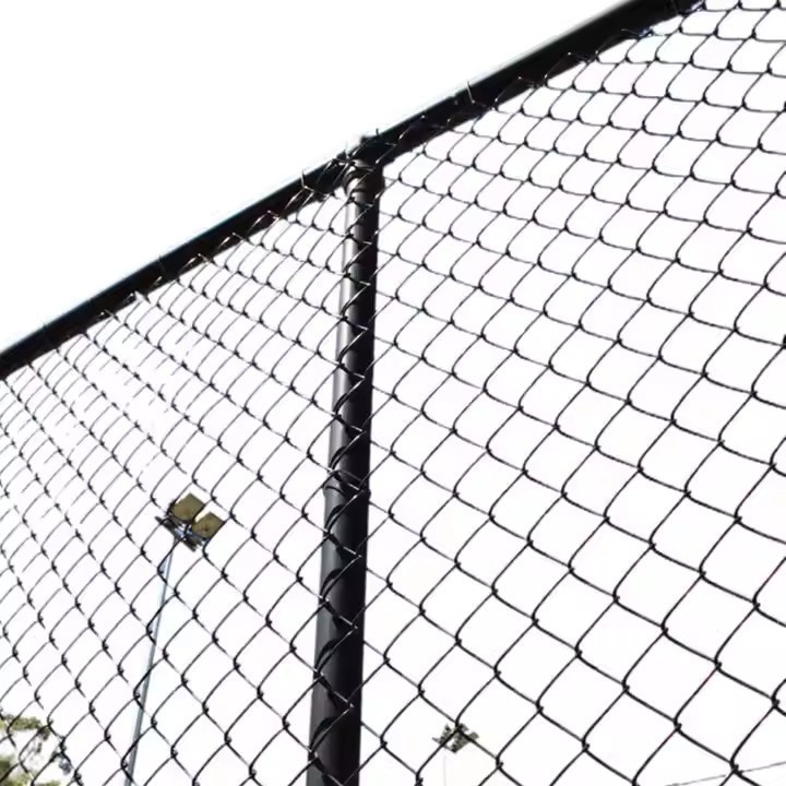 Wholesale black PVC coated vinyl chain link fabric farm yard fence / 6ft 7ft 8ft galvanized diamond cyclone wire fencing roll