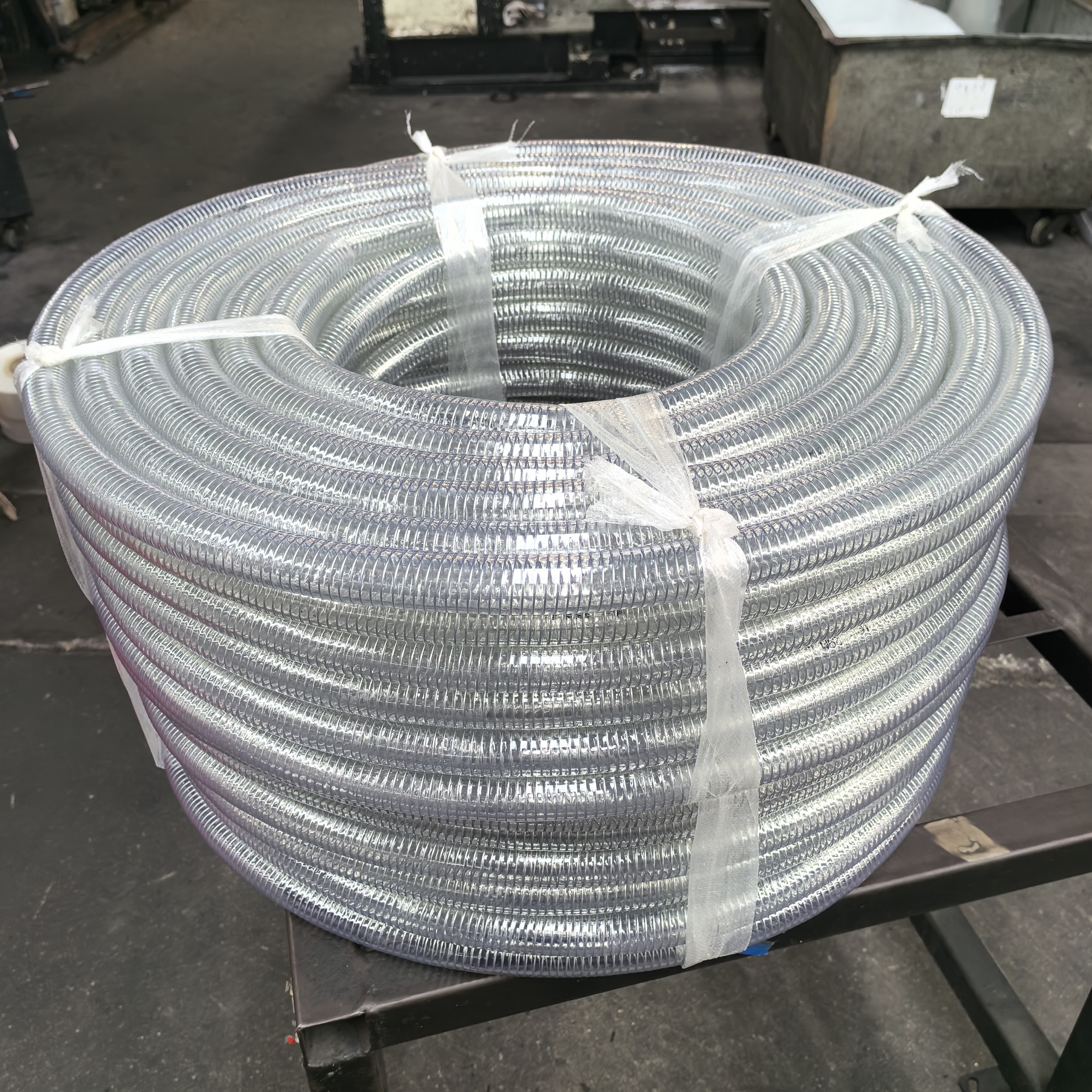 PVC SPIRAL STEEL WIRE REINFORCED HOSE PIPE WITH SPRING FOR SUCTION OF WATER FLUID DUST Factory price 1 2 3 4 inch pvc pipe