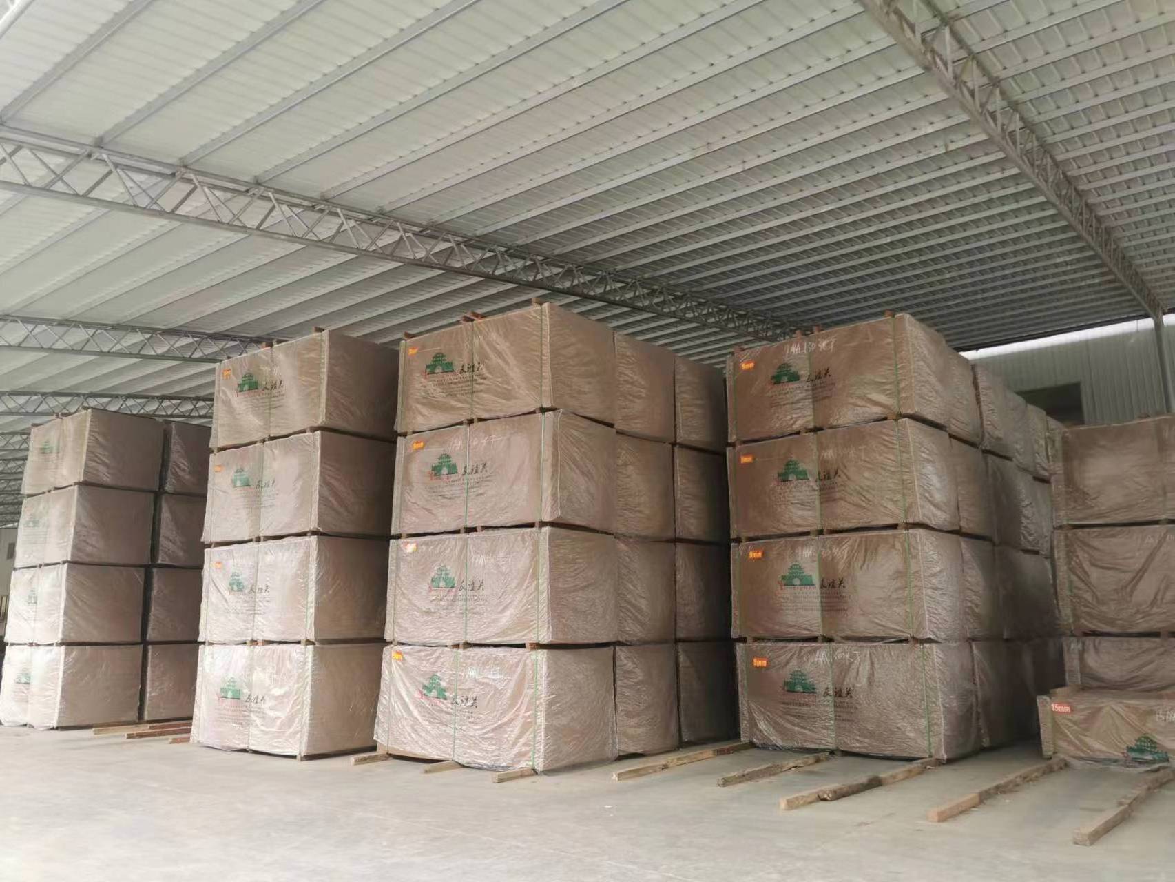 Durable Melamine Laminated Fiberboard Various Types of Melamine Wood Boards Including Melamine Chipboard and Particle Board