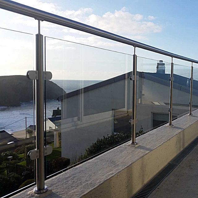 Stainless Steel Baluster Glass Railing For Parapet Wall